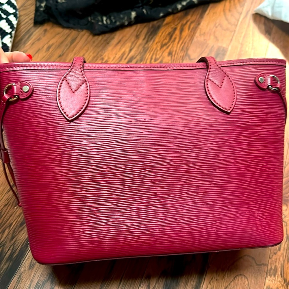 Louis Vuitton Neverfull MM Shoulder Bag